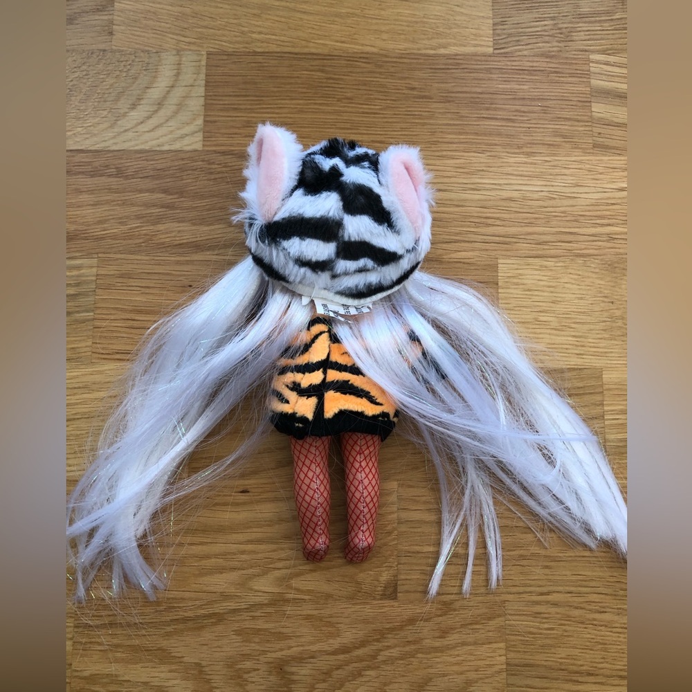 ๐ 3 for $10 ๐ Na! Na! Na! Surprise fashion Bianca Bengal doll tiger stripes - Picture 3 of 4
